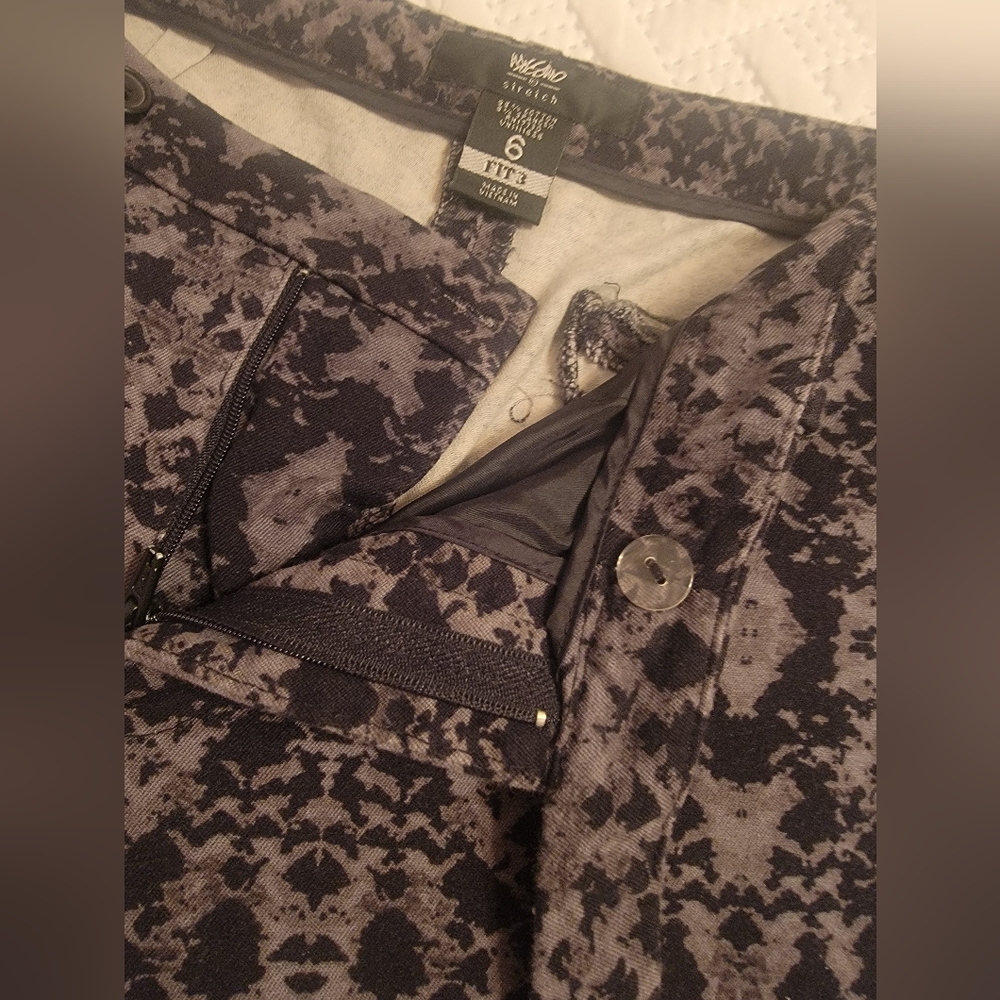Mossimo Supply Co. Black and Gray Capris